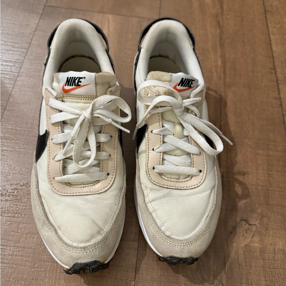 Nike White and Black Sneakers